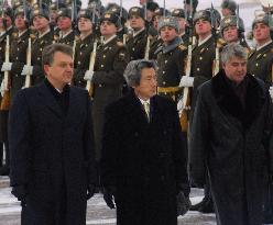 Koizumi arrives in Moscow for official visit
